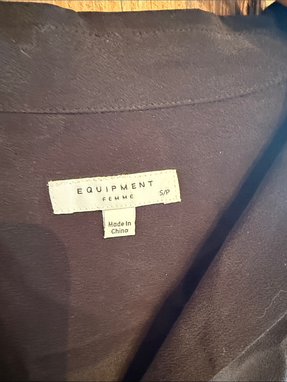 Equipment 100% silk Black Lightweight Button-Front Shirt - Picture 4 of 13